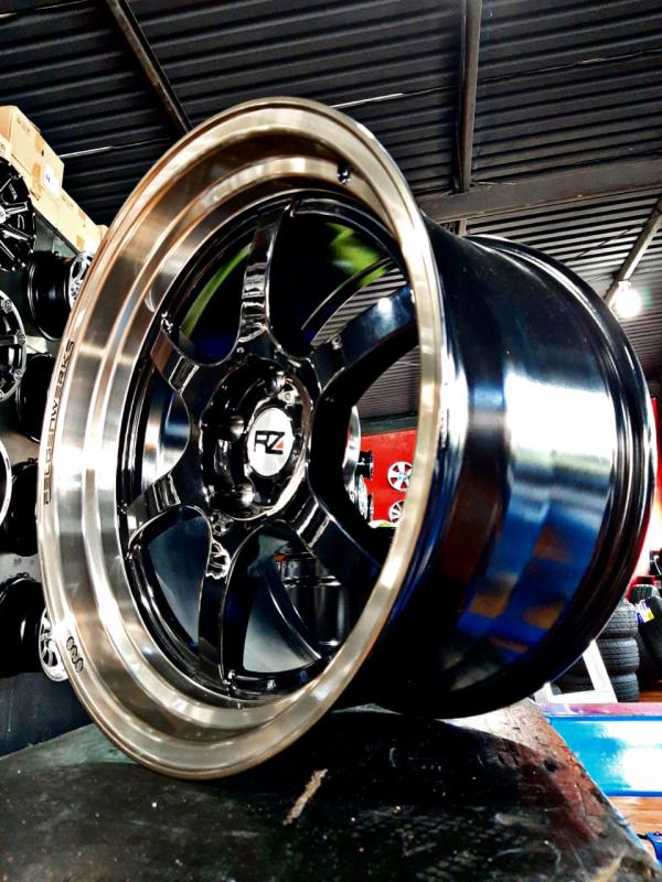 ARO 18X10.5 (L828) 5/114.3 BLACK GOLD LIP (SET 4 AROS)
