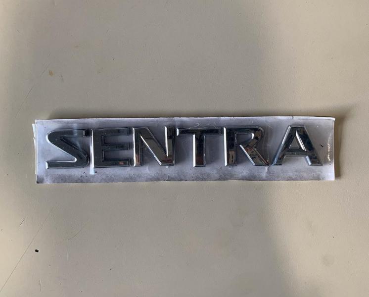 EMBLEMA SENTRA ESCRITO