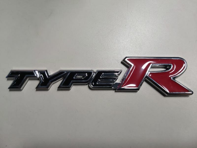 EMBLEMA TYPE R NEGRO