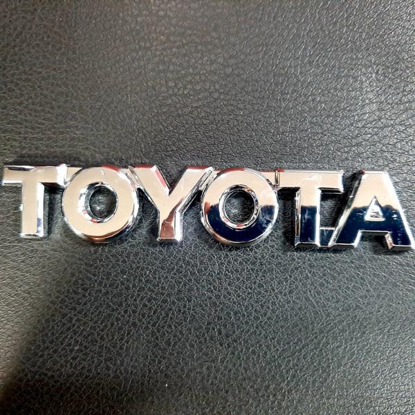 EMBLEMA TOYOTA ESCRITO MEDIANO