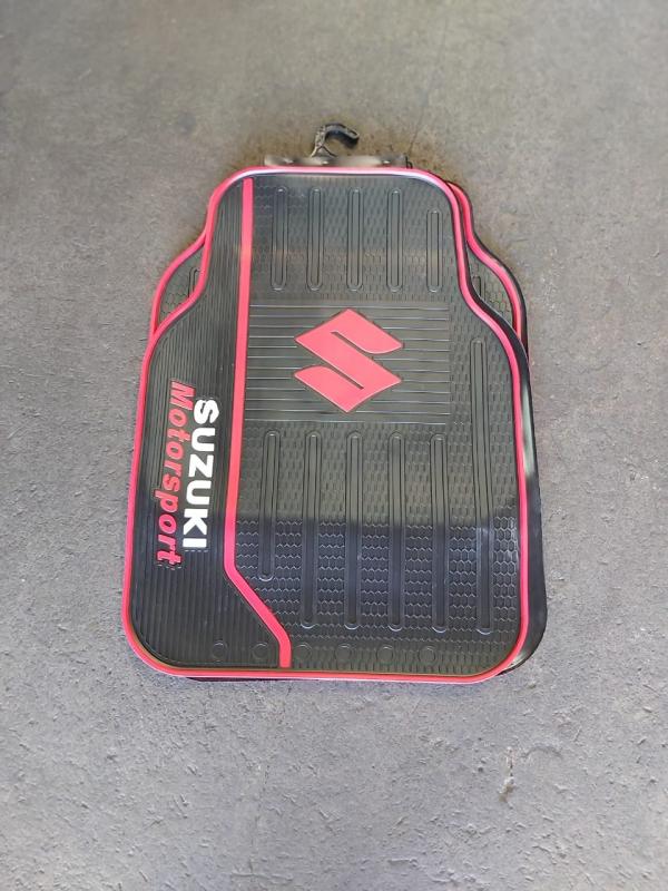 ALFOMBRA SUZUKI ROJA