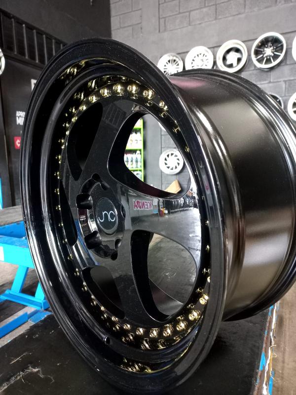 ARO 18X8.5 (L511) 5/114.3 BLACK (SET 4 AROS)