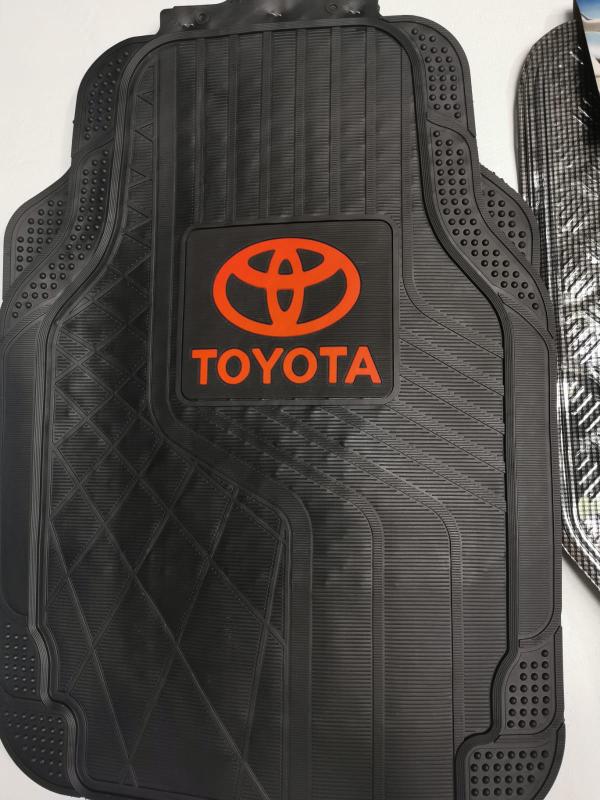 ALFOMBRA TOYOTA NEGRA LOGO ROJO