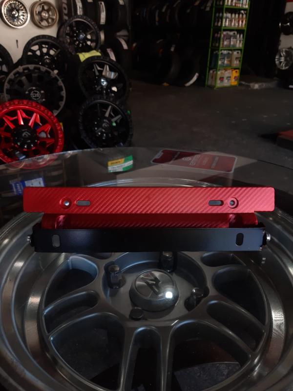 PORTA PLACA ROJO DE CARBON