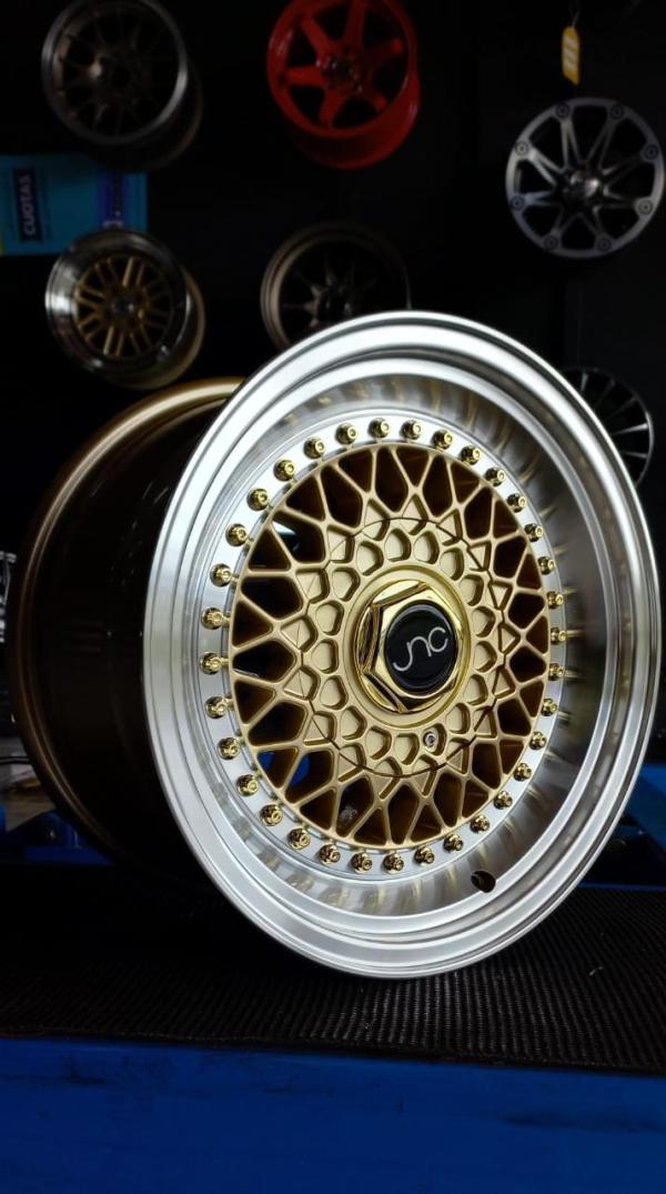ARO 15X8 (L1739) 4/100/114.3 GOLD WITH MACHINED LIP (SET 4 AROS)