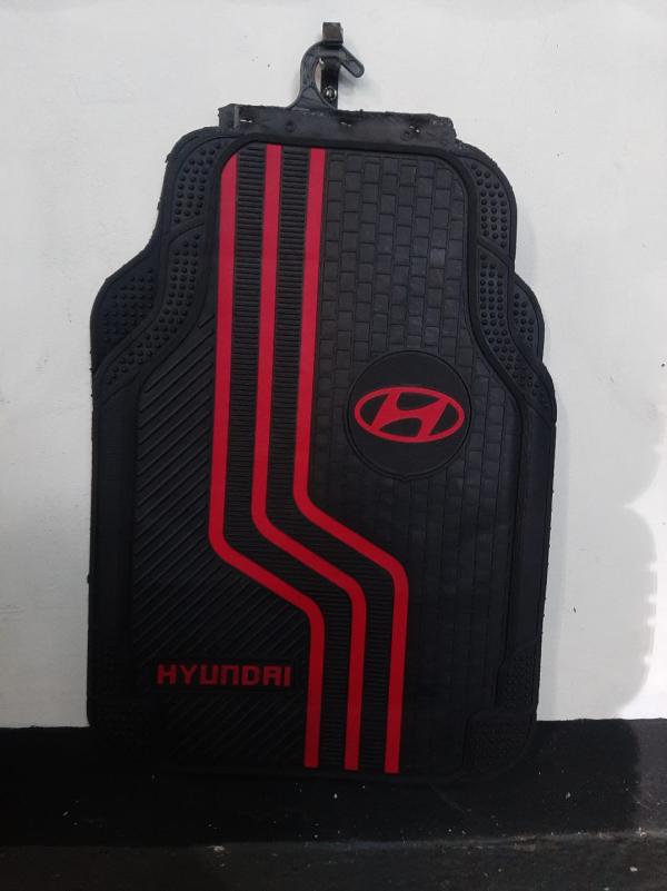 ALFOMBRA DE HYUNDAI ROJA 3 LINEAS