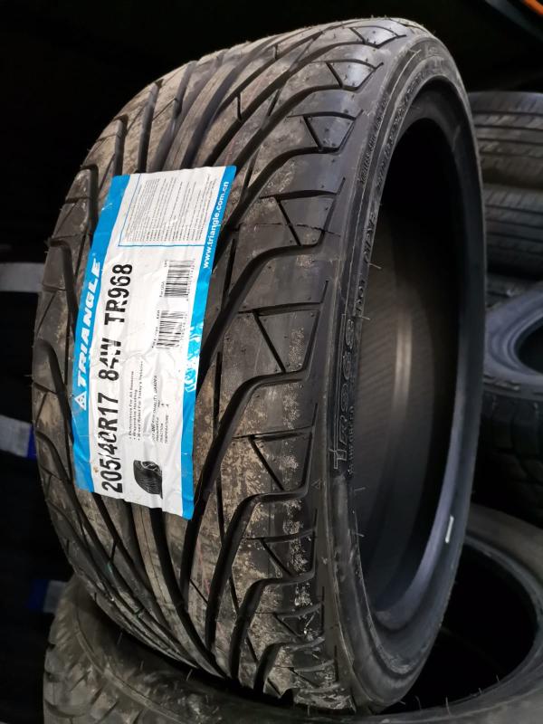 LLANTA 205/40R17 TRIANGLE V